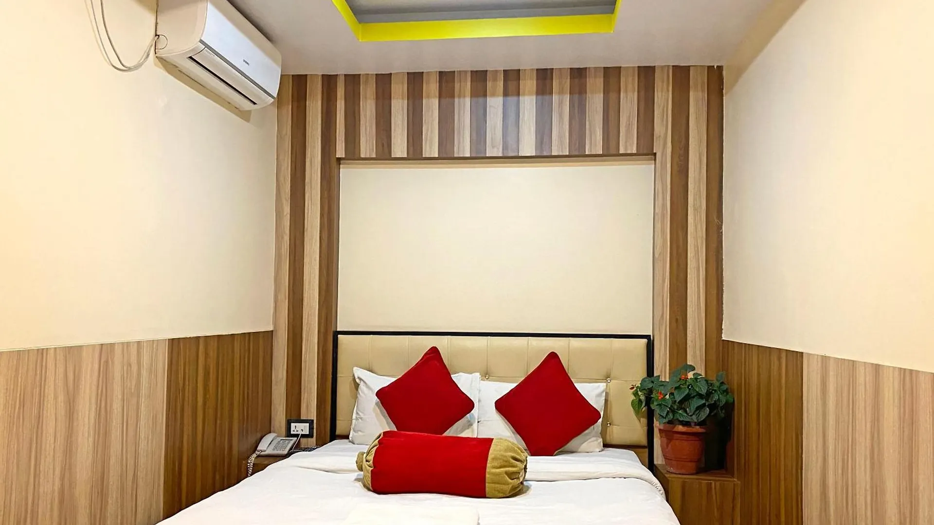 Hotel Airport Holiday كاتماندو